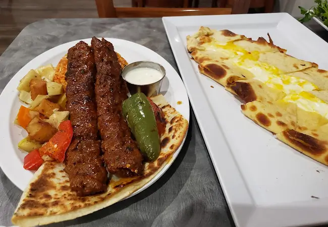 Zizi'S Cafe
