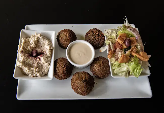 Almanqal Mediterranean Grill